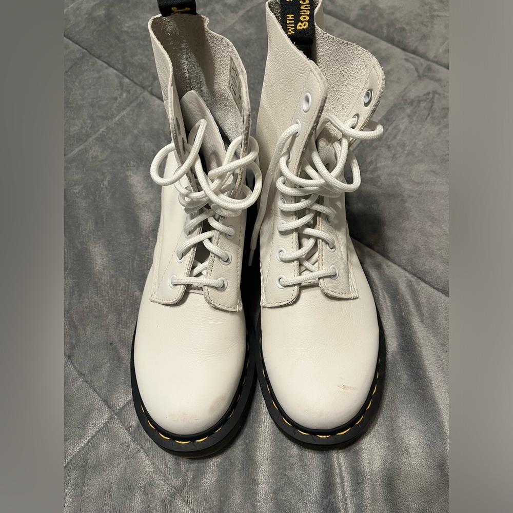 Dr Martin 1460 WOMEN'S PASCAL VIRGINIA LEATHER BOOTS, Size 7, NEW